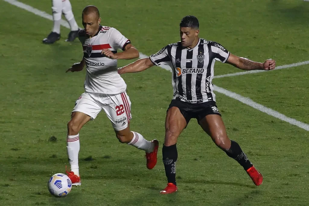 COMPLICOU PARA O FLAMENGO! ATLÉTICO-MG VENCE O SÃO PAULO E EMPATA COM O PALMEIRAS